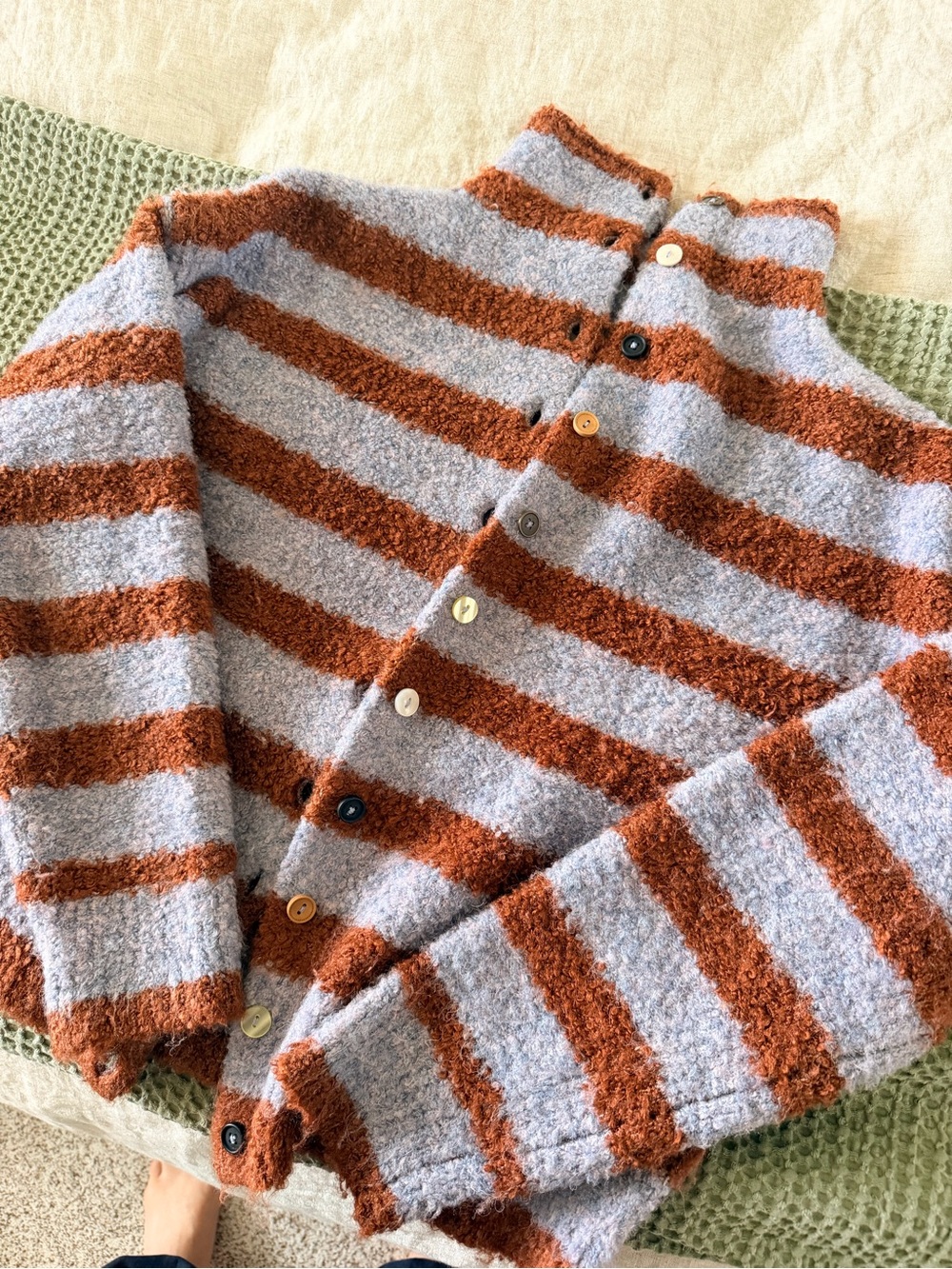 We The Free Button
Collection Cardi - Picture 2 of 4